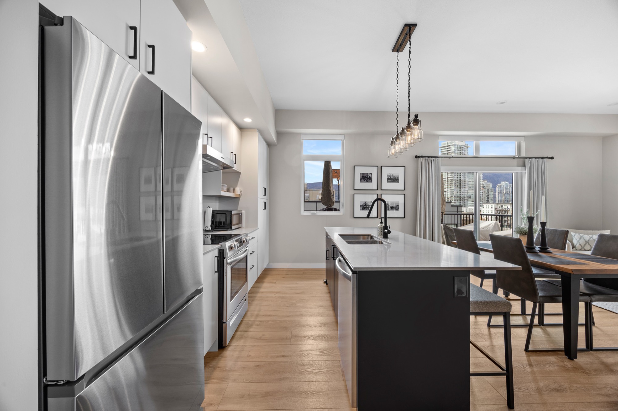 610-660 Cawston Avenue photo 4
