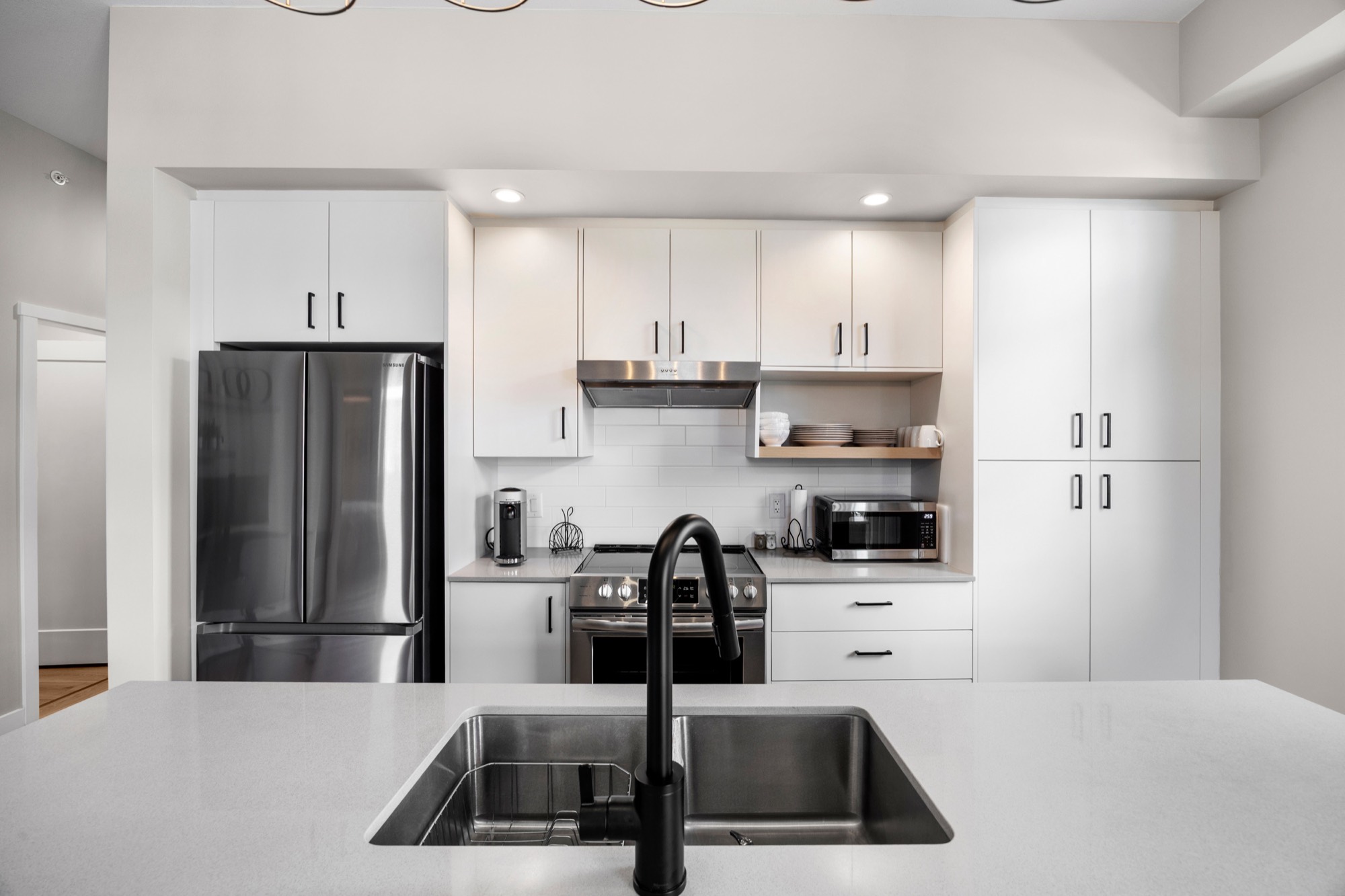 610-660 Cawston Avenue photo 6