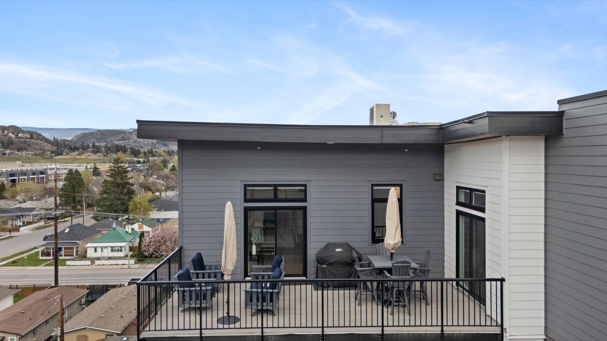 610-660 Cawston Avenue photo 22